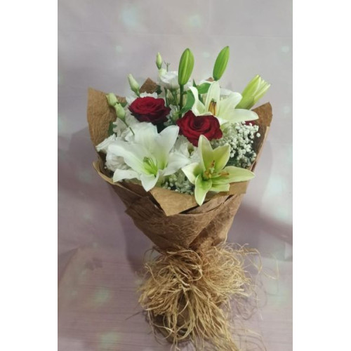 Kırmızı Gül & Beyaz Lilyum (Zambak) Rustik Buket